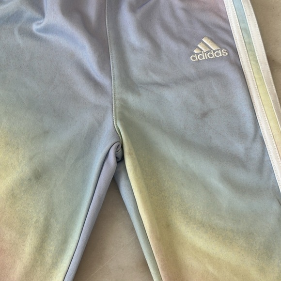 Adidas Sz 2 Toddler  Girls 2-Pc Iridescent-Print Tricot Unicorn Pastel Tracksuit - Picture 13 of 16